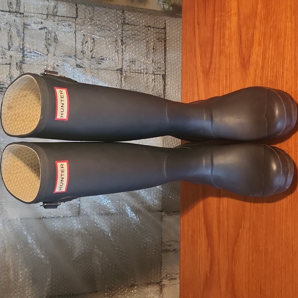 Hunter Matte Navy Boots US6. Great condition, only normal wear. See Pics